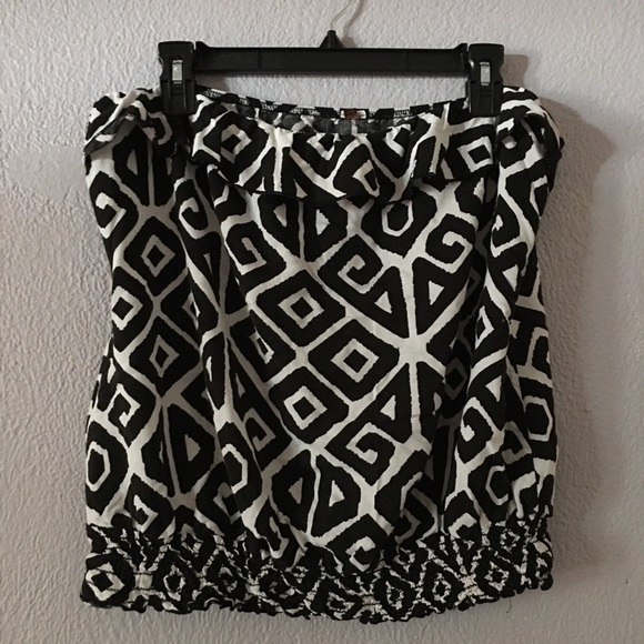 Tops - Strapless Black and White Print Top XL